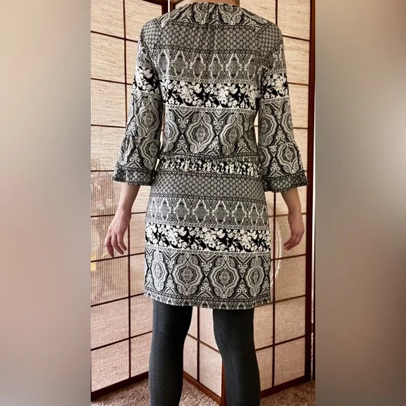 White House Black Market white and black 3/4 sleeve paisley boho dress - Picture 4 of 9